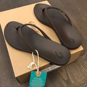Olukai Women’s Sandal Size 9 Black